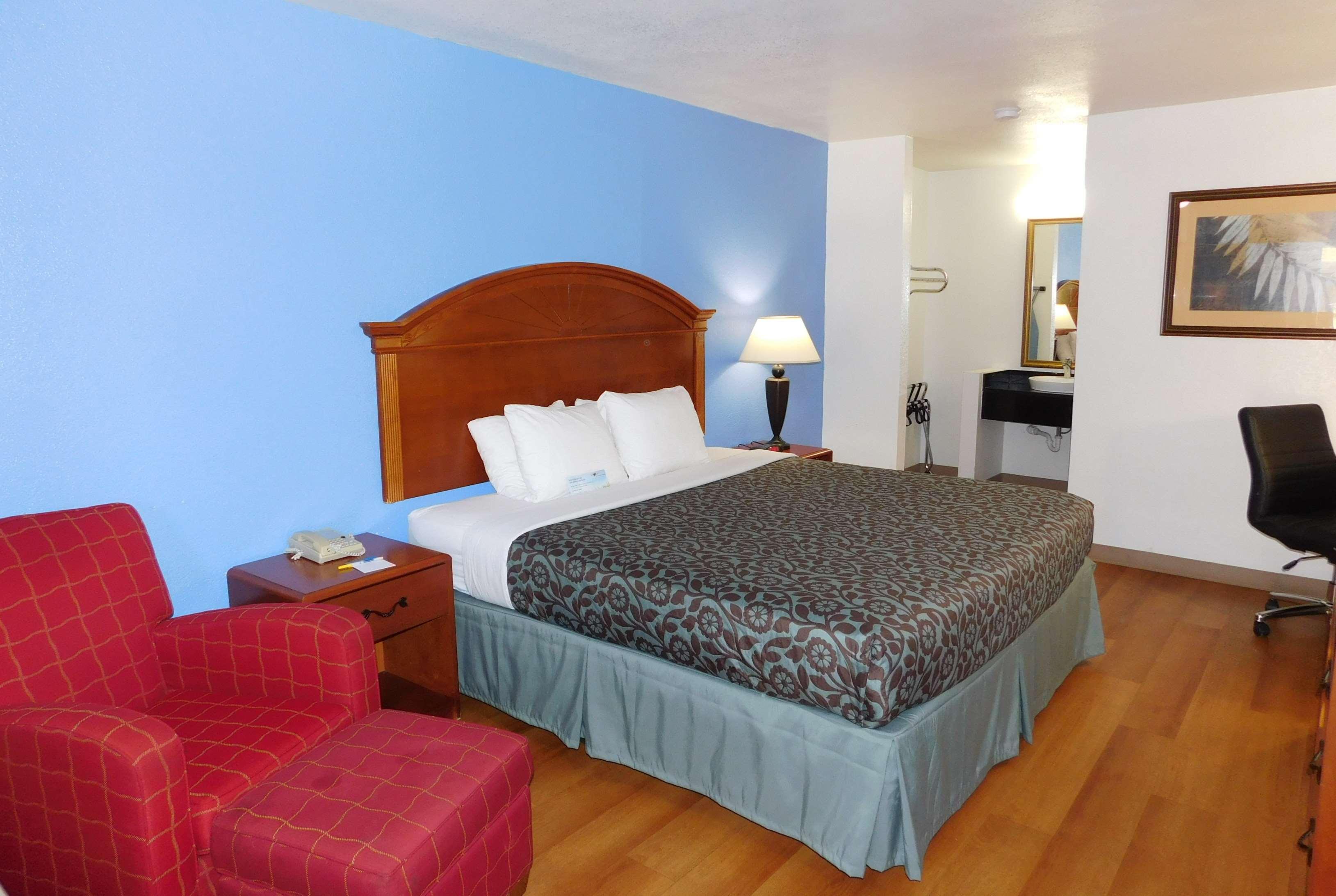 Days Inn By Wyndham Oklahoma City Nw Expressway Warr Acres Exteriör bild