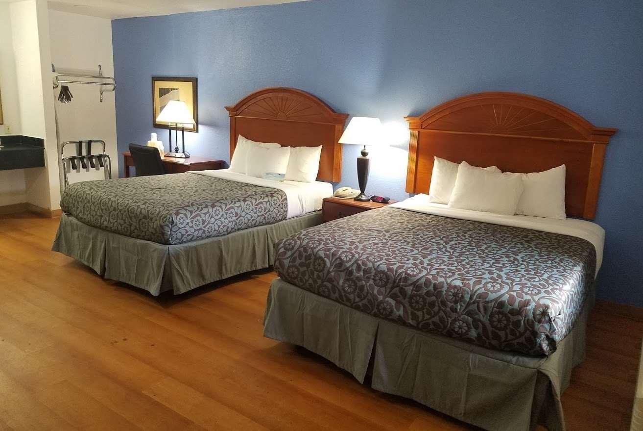 Days Inn By Wyndham Oklahoma City Nw Expressway Warr Acres Exteriör bild