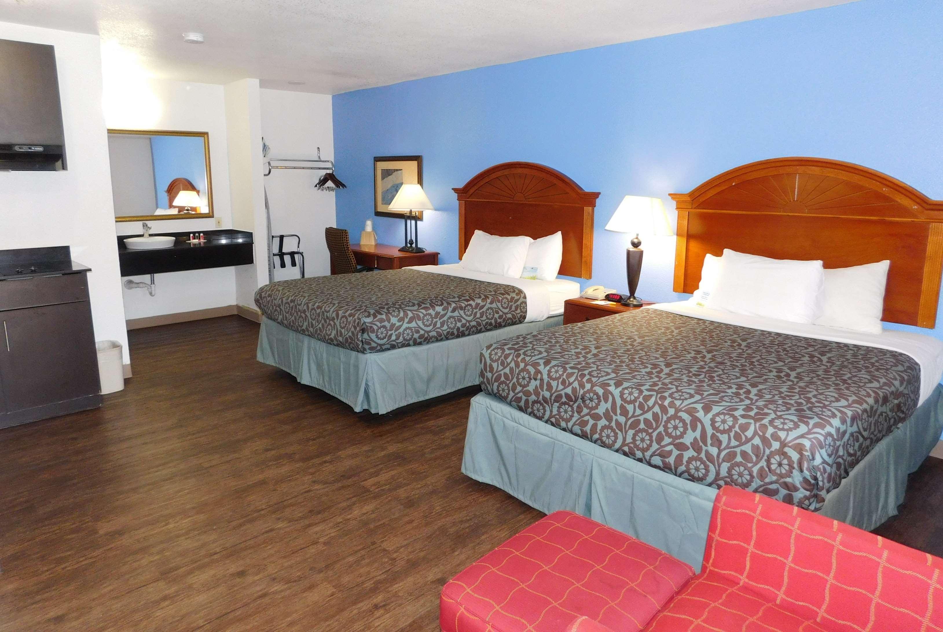 Days Inn By Wyndham Oklahoma City Nw Expressway Warr Acres Exteriör bild