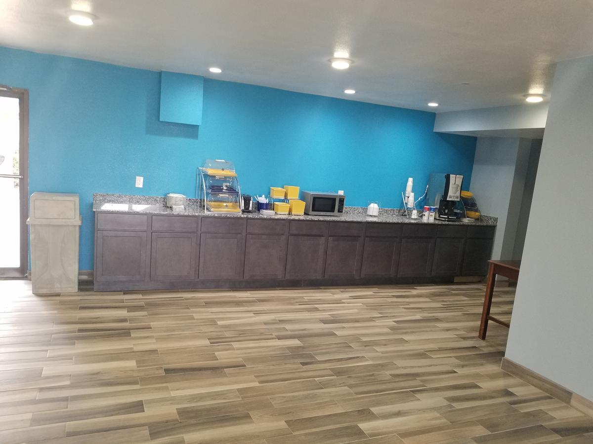Days Inn By Wyndham Oklahoma City Nw Expressway Warr Acres Exteriör bild