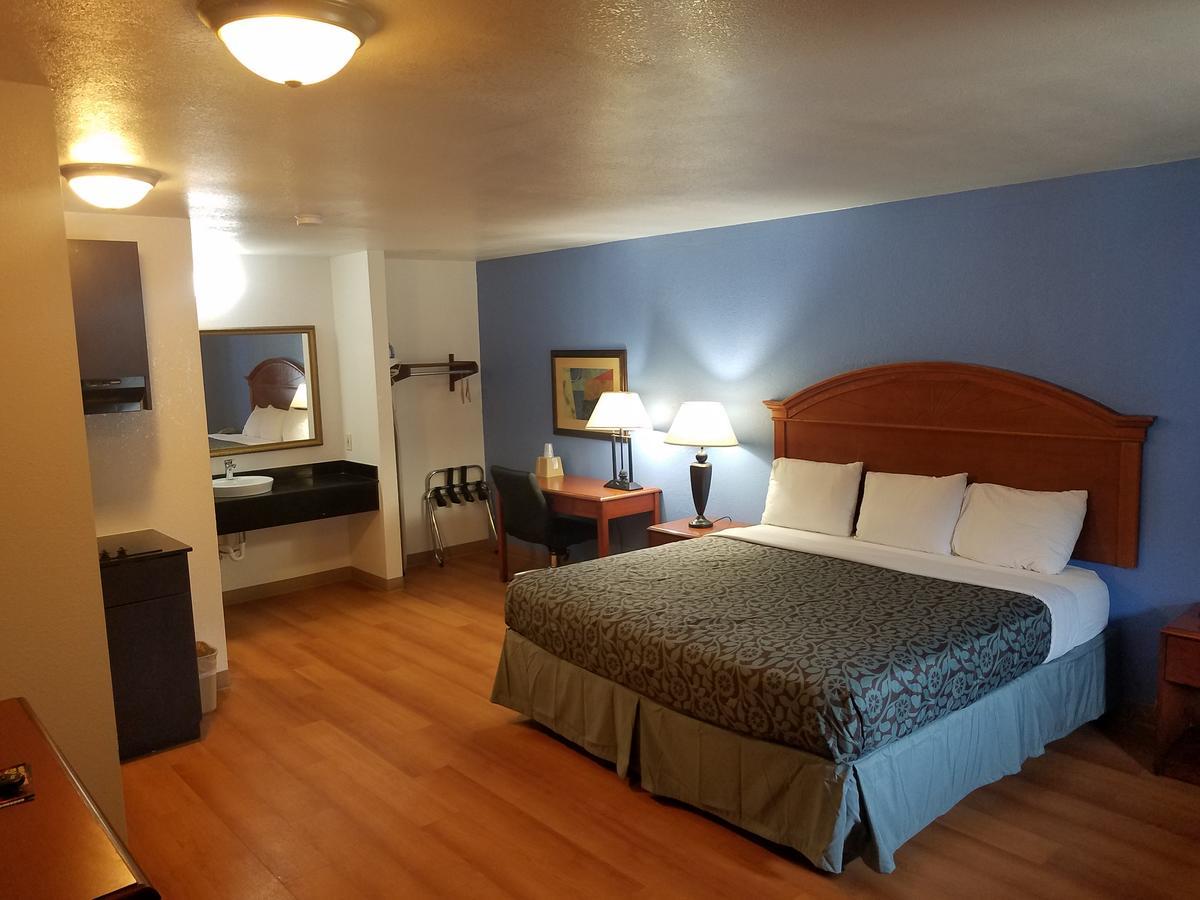 Days Inn By Wyndham Oklahoma City Nw Expressway Warr Acres Exteriör bild