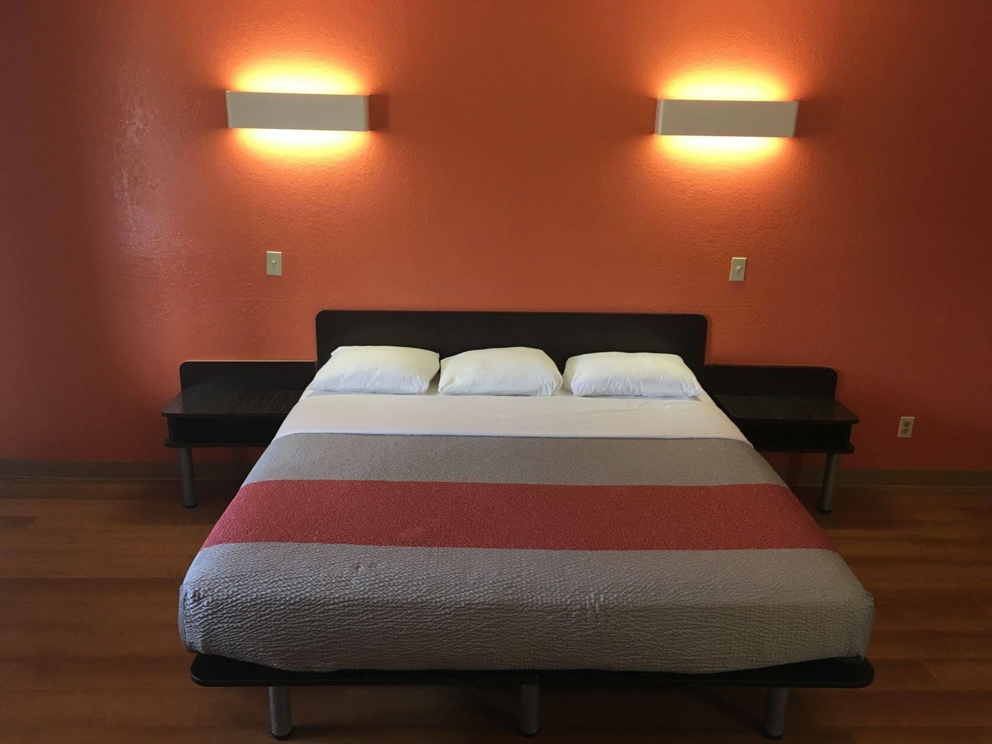 Days Inn By Wyndham Oklahoma City Nw Expressway Warr Acres Exteriör bild