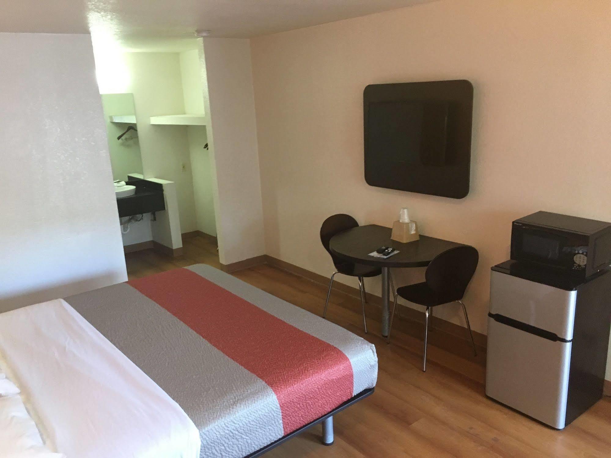 Days Inn By Wyndham Oklahoma City Nw Expressway Warr Acres Exteriör bild