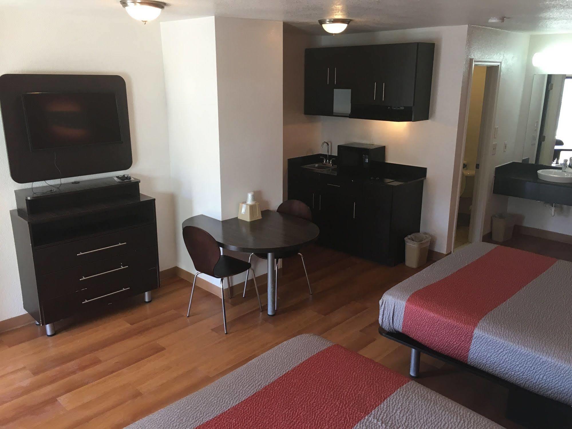 Days Inn By Wyndham Oklahoma City Nw Expressway Warr Acres Exteriör bild
